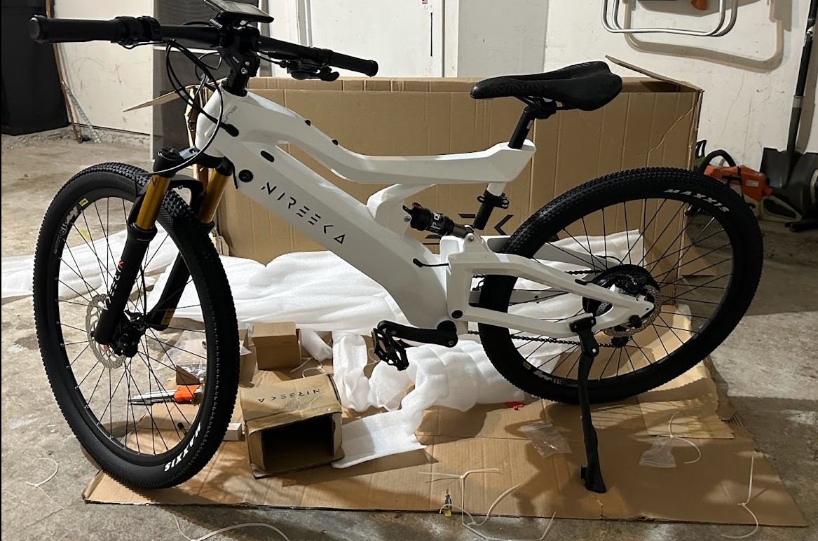 Nireeka - Carbon-Fiber Smart E-Bikes